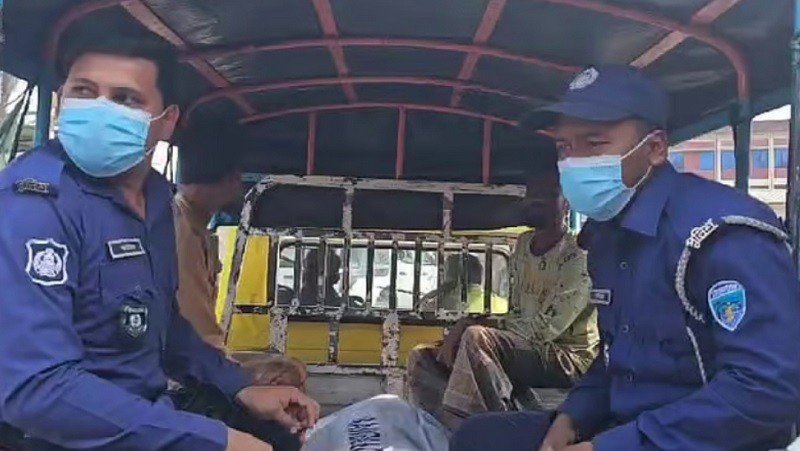 টেকনাফে কোস্ট গার্ডের অভিযানে ইয়াবাসহ যুবদল নেতা আটক, পালানোর সময় একজনের মৃত্যু